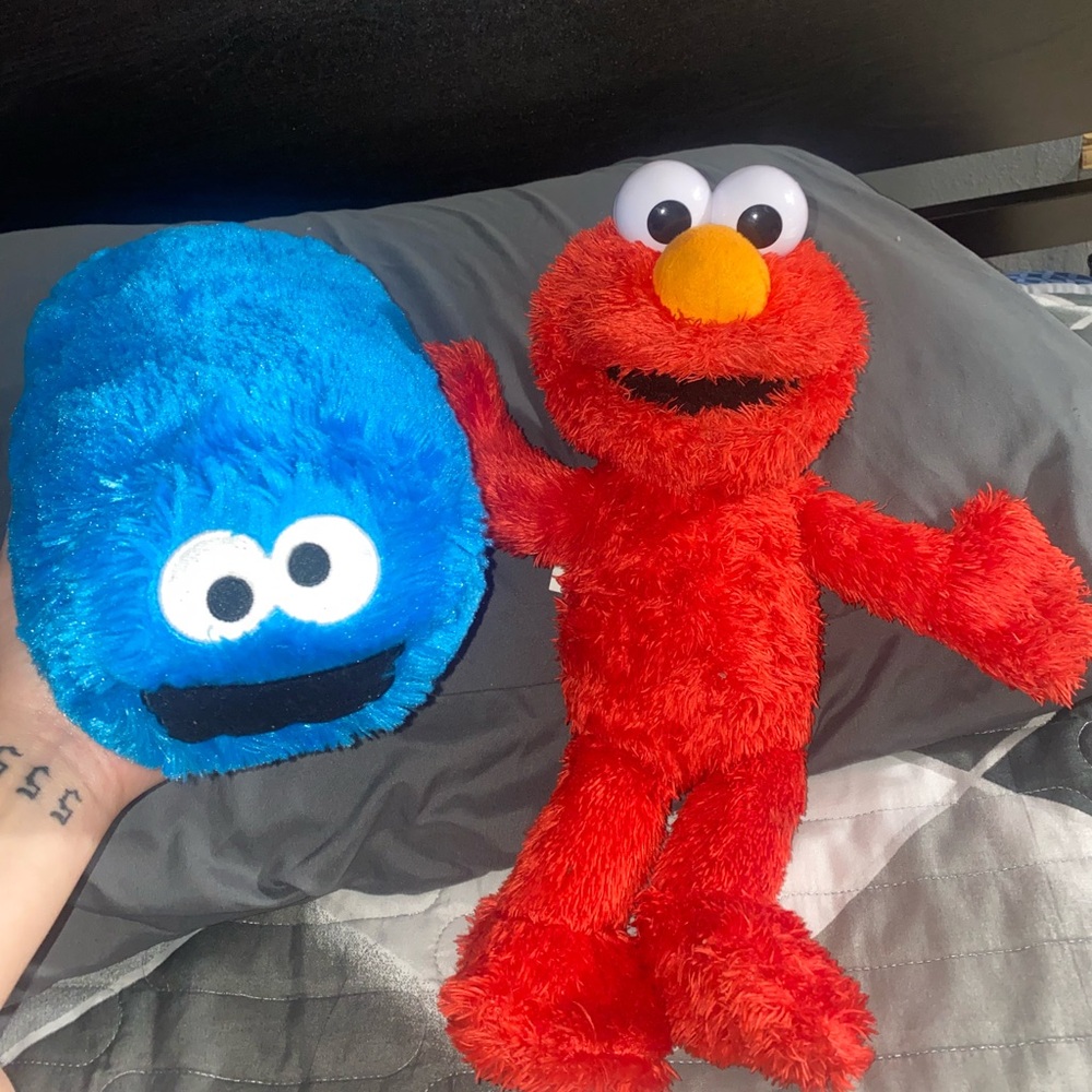 Elmo talking toy & Cookie Monster plush